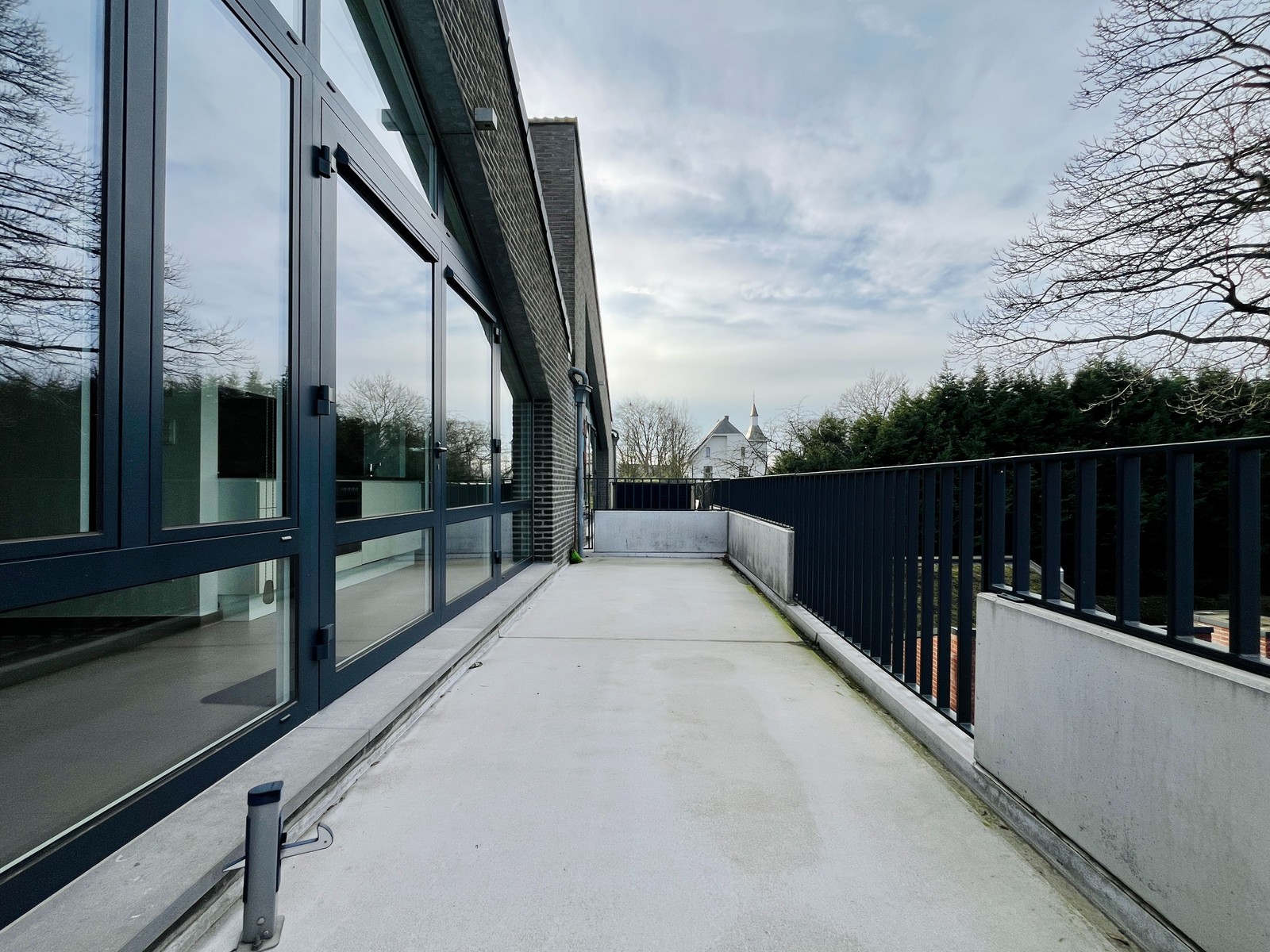 Luxueuze serviceflat met 1 slk en ruim terras - foto 5