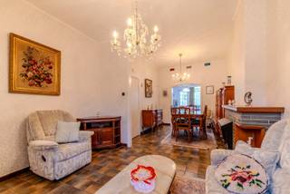 Gezinswoning met 4 slaapkamers, ruime tuin en privatieve garage. Ideaal en centraal gelegen op een goed bereikbare plek in Duffel-West, op...