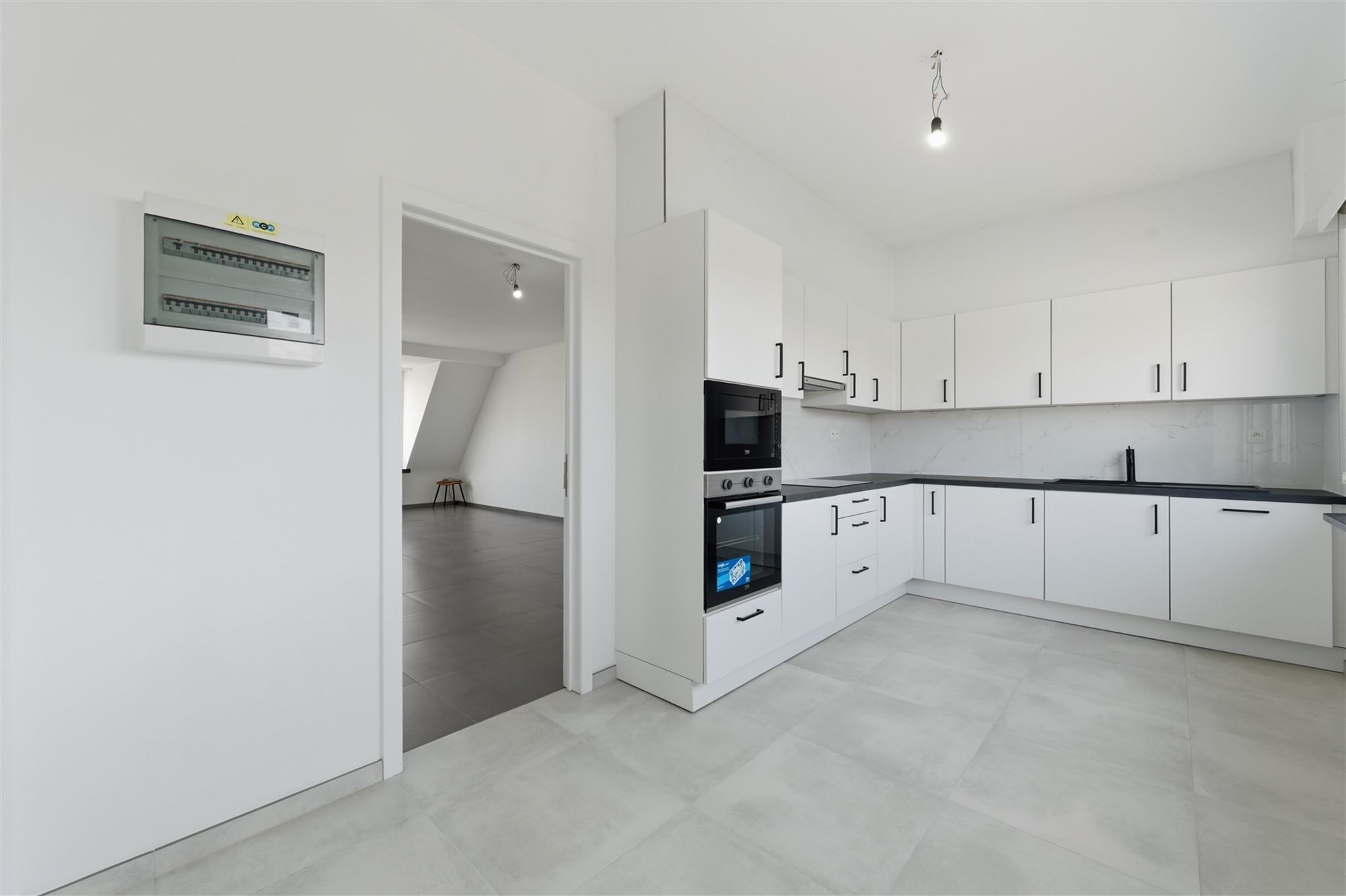 Vernieuwd ruim appartement met 1 slaapkamer - foto 4