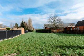 Bent u op zoek naar een goed gelegen bouwgrond nabij het centrum van Sint-Niklaas en alle invalswegen? Ontdek dan zeker deze ruime bouwgrond...