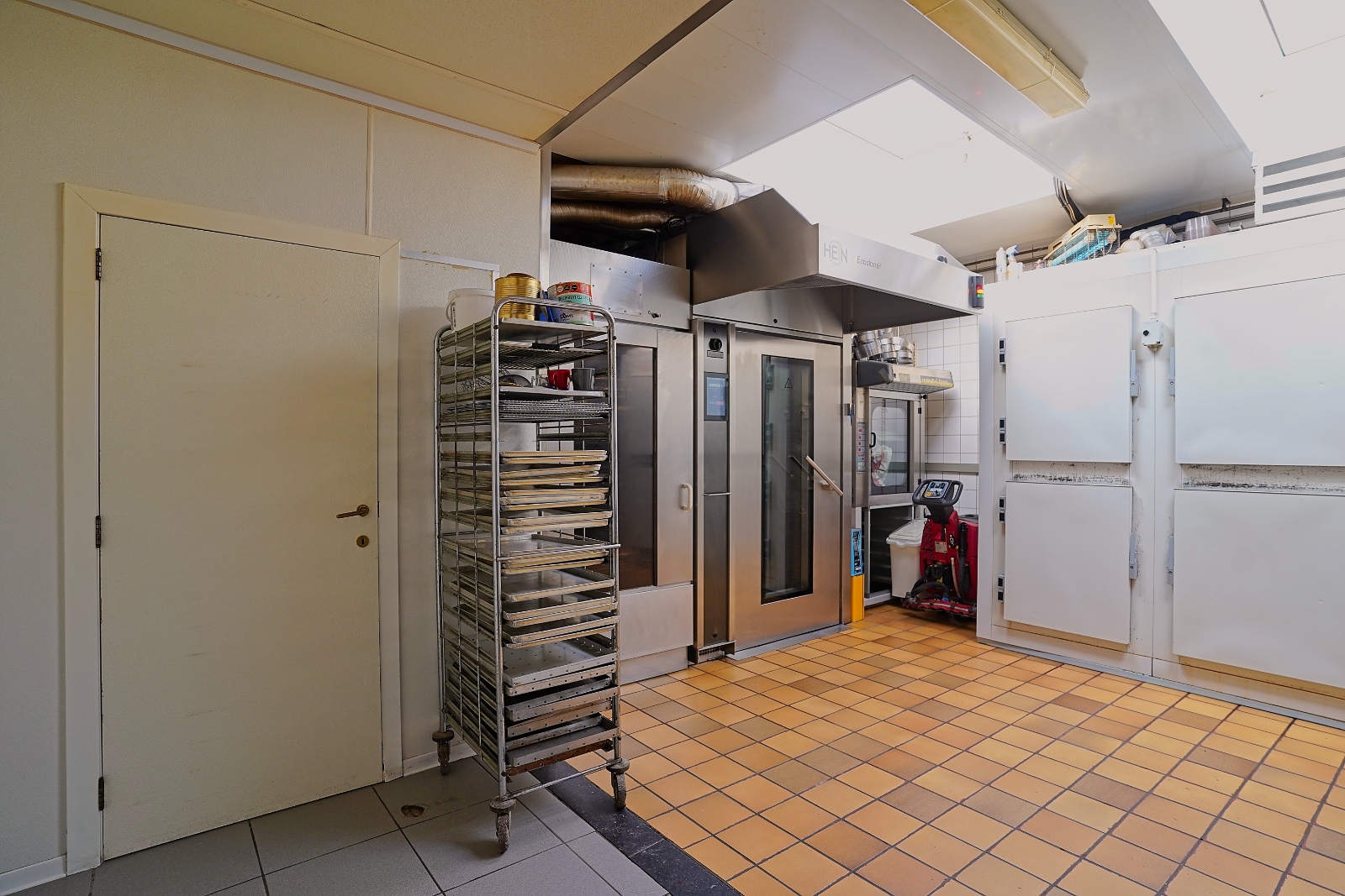 Instapklare bakkerij met bovenliggende woonst op topligging in Sint-Niklaas! - foto 5