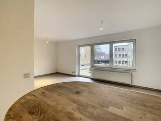 Leuk 1 slaapkamerappartement op de 2e verdieping van een klein gebouw, in het centrum van Tervuren. Inkomhal (3m²), met aansluitend de woon-...