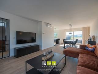 <span><strong>HALFVRIJSTAANDE NIEUWBOUWWONING MET 3 SLAAPKAMERS OP EEN PERCEEL VAN 4A58CA TE OUDSBERGEN (WIJSHAGEN) <br /><br />TROEVEN<br /></strong>- Rustige ligging. <br />- Gelegen in de buurt van natuurgebied "Duinengordel". <br />- Diverse wandel-en fietsroutes.<br />- Vlotte verbinding naar omliggende gemeenten.<br />- Volledig instapklaar &amp; afgewerkt met kwalitatieve materialen. <br />- Energiezuinige woning! A-label! <br />- Elektriciteit is conform! <br />- Aanwezigheid van airco in de woonkamer/keuken. <br />- 3 slaapkamers met mogelijkheid tot 1 extra slaapkamer op zolder.<br />- Mooie tuin met terras aan de achterzijde met een weids uitzicht.<br />- Totale vloeroppervlakte incl. zolderruimte: 139m². <strong><br /><br /></strong><strong>GELIJKVLOERS 00<br /></strong></span>- Inkomhal ((2,06 x 2,02)+(0,90 x 1,50)=5,51<span>m²)</span>: houten trap naar de eerste verdieping, tegelvloer. <br />- Woonkamer (3,72 x 8,26=30,73<span>m²):</span> airco, veel lichtinval dankzij grote raampartijen, schuifraam naar het terras, doorgang naar de keuken, laminaat<br />- Keuken (3,00 x 2,73=8,19<span>m²)</span>: geïnstalleerde keukenwand met onderkasten, bovenkasten, kookvuur,koelkast, microgolfoven; spoel/ziteiland met vaatwasser, spoelbak,lades, kasten; deur naar koele berging en achterzijde van de woning, tegelvloer. <br />- Berging (1,73 x 2,60=4,50<span>m²)</span> aansluiting wasmachine en droogkast, tegelvloer. <br />- Gastentoilet (0,98 x 1,47=1,44<span>m²)</span>: spoelbakje koud water, hangtoilet, tegelvloer. <br /><br /><span><strong>VERDIEPING</strong> <strong>+01<br /></strong>- Overloop (1,06 x 3,11=3,30m²): houten trap naar het gelijkvloers en tweede verdieping, laminaat. <strong><br /></strong></span>- Badkamer (3,89 x 2,58=10,04<span>m²)</span>: ingericht badmeubel met dubbele lavabo en onderlades, spiegel met ledverlichting; betegelde inloopdouche, hangtoilet, tegelvloer. <br />- Slaapkamer 1 achtergevel ((2,55 x 3,92) +( 1,2 x 2,71 )= 13,25<span>m²))</span>: laminaat<br />- Slaapkamer 2 voorgevel (4,23 x 2,54=10,74<span>m²)</span>): laminaat.<br />- Slaapkamer 3 voorgevel (3,80 x 2,69=10,22<span>m²)</span>): laminaat. <br /><br /><span><strong>ZOLDERVERDIEPING</strong> <strong>+02 | BEREIKBAAR VIA VASTE HOUTEN TRAP<br /></strong></span>- Mogelijkheid tot nog een extra slaapkamer (6,47 x 6,34=41,02<span>m²)</span>: vloer + plafond nog af te werken, dakhelling geïsoleerd. <br /><br /><span><strong>EXTERIEUR<br /></strong></span>- Oprit met grindkiezel.<br />- Achterzijde afgesloten met toegangspoort. <br />- Ruim terras (6,75 x 4,85=32,74): voorzien van buitenkraantje, tegelvloer. <br />- Volledig omheinde tuin. <br /><br /><span><strong>7 ZONNEPANELEN SINDS 24/03/2026</strong><br />- In de verkoopprijs zit het volledige zonnepanelensysteem begrepen (zonnepanelen, omvormer, collectoren e.a. toebehoren).<br /><br /><strong>EXTRA</strong> | De binnendeuren worden geschilderd opgeleverd.<br /><br /></span><span>Bekijkt u deze advertentie via een aanverwante vastgoedsite, surf dan zeker naar onze website <strong>www.N78vastgoed.be</strong> voor een uitgebreide beschrijving en foto's. <strong>Meer info: +32 (0)89 86 18 88 of info@N78vastgoed.be.</strong></span>