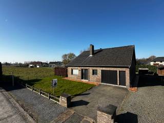 Renovatieproject met visieGroene en rustige liggingRuim perceel met potentieelVolledig naar eigen smaak in te richten...