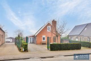 Square Estate presenteert deze charmante voormalige bungalow in een woonwijk in Meise. Deze 4-fronige woning is als volgt samengesteld: Op de begane...