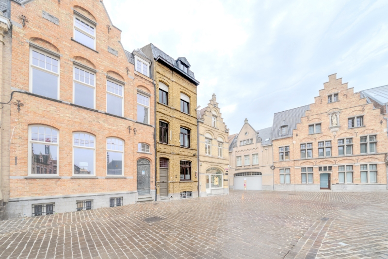 Centraal gelegen , vergunde vakantiewoning "Alice House" in Centrum Ieper met zicht op de kathedraal! - photo 5