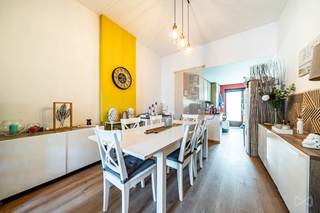 <p>We are pleased to present this charming 2-facade house, ideally located in the heart of Wavre, just steps away from all amenities: shops, schools, train station, bus lines, sports centre and major road access.</p>
<p>The ground floor features an entrance hall, a bright living room, a dining room, a kitchen and a guest WC. On the first floor, a night hall leads to two bedrooms and a bathroom. On the second floor, a second night hall provides access to two additional spacious bedrooms.</p>
<p>Outside, enjoy a terrace and a lovely green garden, perfect for relaxing moments. The property also benefits from a storage cellar.</p>
<p>Available upon deed signing. EPC rating: C.</p>
<p>A rare opportunity in the very heart of Wavre, ideal for a family seeking comfort and convenience!</p>
<p>To receive other exclusive opportunities, contact us! We support you throughout your real estate project, whether for purchasing, investing or selling (free and non-binding valuation).</p>
<p>CONTACT — Tel: 02/319.46.46 - Email: admin.bw.centre@weinvest.be</p>