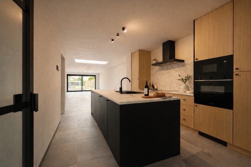 Ruime gezinswoning (A) met 3 slaapkamers, inpandige garage met doorgang naar de tuin, dressing, bureelruimte en zonnige tuin op 536m2 - foto 3