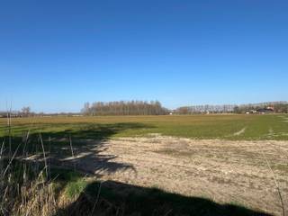 Bent u op zoek naar een instapklare woning waarbij u ook gelijkvloers kunt slapen? Graag ook open zicht over de velden? Mis deze kans niet.Deze...