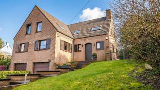 <p><span>VERKOOPVOORWAARDEN</span></p><p><span>Prijs</span><span> : Doe een bod vanaf ***.000€ onder voorbehoud van aanvaarding door de eigenaars'</span></p><p><span>Beschikbaarheid</span><span> </span>:<span>Op'act</span></p><p><span> <br />COMPOSITIE</span><span>EN BEPAALDE RUIMTE KAMERS</span></p><p><span> </span></p><p><span>Woonoppervlak</span><span>: m²</span></p><p><span>Bruto vloeroppervlak</span><span>: m²</span></p><p><span>Terrein</span><span>: </span> are</p><p><span> </span></p><p><span>Kelder</span><span>: m²</span></p><p><span> </span></p><p><span>Begane grond</span><span>: m²</span></p><p><span><br />Hall d'entree : m²</span></p><p><span>Woonkamer : m² </span></p><p><span>Eetkamer: m²</span></p><p><span>Keuken: m²</span></p><p><span>Wasruimte: m²</span></p><p><span>Veranda: m²</span></p><p><span> </span></p><p><span>Eerste verdieping</span><span> : m²</span></p><p><span> </span></p><p><span>Nachthal: m²</span></p><p><span>Slaapkamer 1 : m²</span></p><p><span>Slaapkamer 2 : m²</span></p><p><span>Doucheruimte: m²</span></p><p><span> </span></p><p><span>Tweede verdieping</span><span> : m²</span></p><p><span> </span></p><p><span>Slaapkamer 3 : m²</span></p><p><span>Slaapkamer 4 : m²</span></p><p><span>Zolder: m² </span></p><p><span> </span></p><p><span>Exterieur</span></p><p><span> </span></p><p><span>Tuin, terras, garage, parkeerplaats, ... (voorbeeld)</span></p><p>#<span>ALGEMENE</span><span> INFORMATIE</span><span>/ UITRUSTING EN</span><span> AFWERKINGEN<br /> </span></p><p><span>Bouw</span><span>: Traditioneel </span></p><p><span>Bouwjaar</span><span>: </span></p><p><span>Netto kadastraal inkomen</span><span>: € </span><span><br />Oriëntatie</span><span> achterzijde</span><span>: </span><span><br />Vloerbedekking</span><span>: </span><span><br />Binnenmuren</span><span>: </span></p><p><span>Doucheruimte</span><span>: Meubels aangeven</span></p><p><span>Keuken</span><span>:</span><span>meubels aangeven<br />Tuning</span><span>: </span></p><p><span>Meter </span><span>: </span></p><p><span>Chassis</span><span>: DV </span></p><p><span>Ketel</span><span>: </span></p><p><span>Isolatie</span><span>: </span></p><p><span>Diversen</span><span>: Zonnepanelen, fotovoltaïsche panelen (voorbeeld)</span></p><p><span> </span></p><p><span>Aankoopkosten'</span></p><p><span>Bron: notaire.be d.d. **/**/202*</span></p><p><span>Op ***.000€ zonder belastingaftrek en niet-modestieke woning aan 12,5%</span></p><p><span>Inschrijvingskosten'</span><span>: €</span> <br />Leges<span> voor bijgebouwen</span><span>: €</span><span><br />Notariskosten</span><span> </span>:<span> €</span><span><br />Administratiekosten</span><span> </span>:<span> €</span><span><br />Vergoedingen</span><span> </span>:<span> € <br />Transcriptie</span><span>hypo.</span><span> : €</span><span><br />Schrijfrechten'</span><span>: €</span><span><br />BTW</span><span> </span>:<span> €</span><span><br />Totaal</span><span> :</span><span> €</span></p><p><span>Op ***.000€ met belastingaftrek en niet-modestieke woning tegen 12,5%</span></p><p><span>Inschrijvingskosten'</span><span>: €</span> <br />Leges<span> voor bijlagen</span><span>: €</span><span><br />Notariskosten</span><span> </span>:<span> €</span><span><br />Administratiekosten</span><span> </span>:<span> €</span><span><br />Vergoedingen</span><span> </span>:<span> €</span><span><br />Transcriptiehypo.</span><span> : €</span> <br />Droit<span>d''écriture</span><span>: €</span><span><br />TVA</span><span> </span>:<span> €</span><span><br />Total</span><span> :</span><span> €</span></p><p><span></span></p><p><span>STEDENBOUWKUNDIGE GEGEVENS & ADMINISTRATIEF</span></p><p><span> </span></p><p><span>Overstromingsgevaarzone'’</span><span>: </span></p><p><span>Sectorplan</span><span> : </span></p><p><span>BDES</span><span> : </span></p><p><span>RU</span><span> :</span></p><p><span>Fluxys</span><span> : </span></p><p><span>Kadaster</span><span> </span><span> : </span></p><p><span> </span></p><p><span>CERTIFICAAT</span></p><p><span> </span></p><p><span>PEB</span><span> : </span></p><p><span>Unieke code : </span></p><p><span>Categorie: Klasse </span></p><p><span>Specifiek primair energieverbruik': kWh/m².an </span></p><p><span> </span></p><p><span>PV elektrisch:</span></p><p><span>Voldoet niet</span></p><p><span>Van **/**/202* tot **/**/202*</span></p><p><span> </span></p><p><span>INDIEN INTERESSE IN DE WONING</span></p><p><span>Telefoon :</span><span> 081/34.13.</span><span>55<br />Email</span><span>:</span><span> </span><span>info@trevitessier.be<br />Adresse :</span><span> </span><span>Charleroisesteenweg 59B à 5030 Gembloux</span></p><p><span> </span></p>