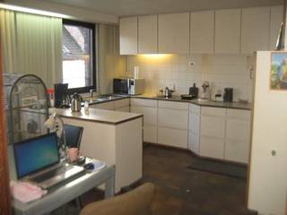 Centraal gelegen eigendom, momenteel bestaande uit een commercieel gelijkvloers (vroeger bakkerij) met boven een prachtige ruime woonst (duplex)...