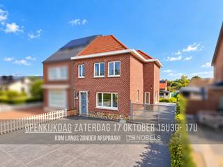 <span><span><strong>🏠 Ontdek je nieuwe thuis tijdens het weekend van de OPENKIJKDAGEN!<br />📅 Zaterdag 17 oktober⏰ 15u30 -17u.<br />📌 Vrij toegankelijk – GEEN afspraak nodig<br />📞 Wil je eerder al een kijkje nemen? Bel ons op ☎️ 055 30 92 90</strong></span></span><br /><br />Deze <strong>RUIME EN LICHTRIJKE GEZINSWONING </strong>combineert aangename leefruimtes met praktische voorzieningen en interessante <strong>UITBREIDINGSMOGELIJKHEDEN</strong>, op fietsafstand van het centrum van OUDENAARDE.<br /><br />Op het gelijkvloers bevinden zich een inkomhal met gastentoilet, praktische doorloopberging met douche, een <strong>RUIME LEEFRUIMTE</strong> MET HAARDCASSETTE en een royale eetkeuken. De aansluitende <strong>HOBBY- OF BUREAURUIMTE</strong> biedt extra flexibiliteit voor thuiswerk of ontspanning.<br /><br />De verdieping telt <strong>TWEE RUIME SLAAPKAMERS</strong> en een <strong>INGERICHTE BADKAMER</strong> met bad én douche. Via een vaste trap bereikt u de zolderverdieping, waar de mogelijkheid bestaat om een <strong>DERDE SLAAPKAMER OF EXTRA POLYVALENTE RUIMTE</strong> te creëren.<br /><br />Buiten beschikt de woning over een <strong>RUIME OPRIT</strong>, onderhoudsvriendelijk terras, tuin en tuinhuis. Ook energetisch werden reeds investeringen uitgevoerd, waaronder <strong>SPOUWMUUR- EN DAKISOLATIE.</strong><br /><br />Dankzij de <strong>NABIJHEID van SCHOLEN, WINKELS, OPENBAAR VERVOER en het CENTRUM VAN OUDENAARDE</strong> is dit een comfortabele gezinswoning met ruimte om verder mee te groeien. Tegelijk ligt ook het <strong>GROEN VLAKBIJ</strong>, met de flanken van de KOPPENBERG binnen handbereik. Via de NIEUWE FIETSERSBRUG bereikt u deze prachtige omgeving bovendien op een veilige en vlotte manier.<br /><br />Adres: Ronseweg 104 te Oudenaarde<br /><br />EPC-label C; P-score: D, G-score: D; Bestuursmaatregelen in maatregelenregister: neen; Vrij bij akte.