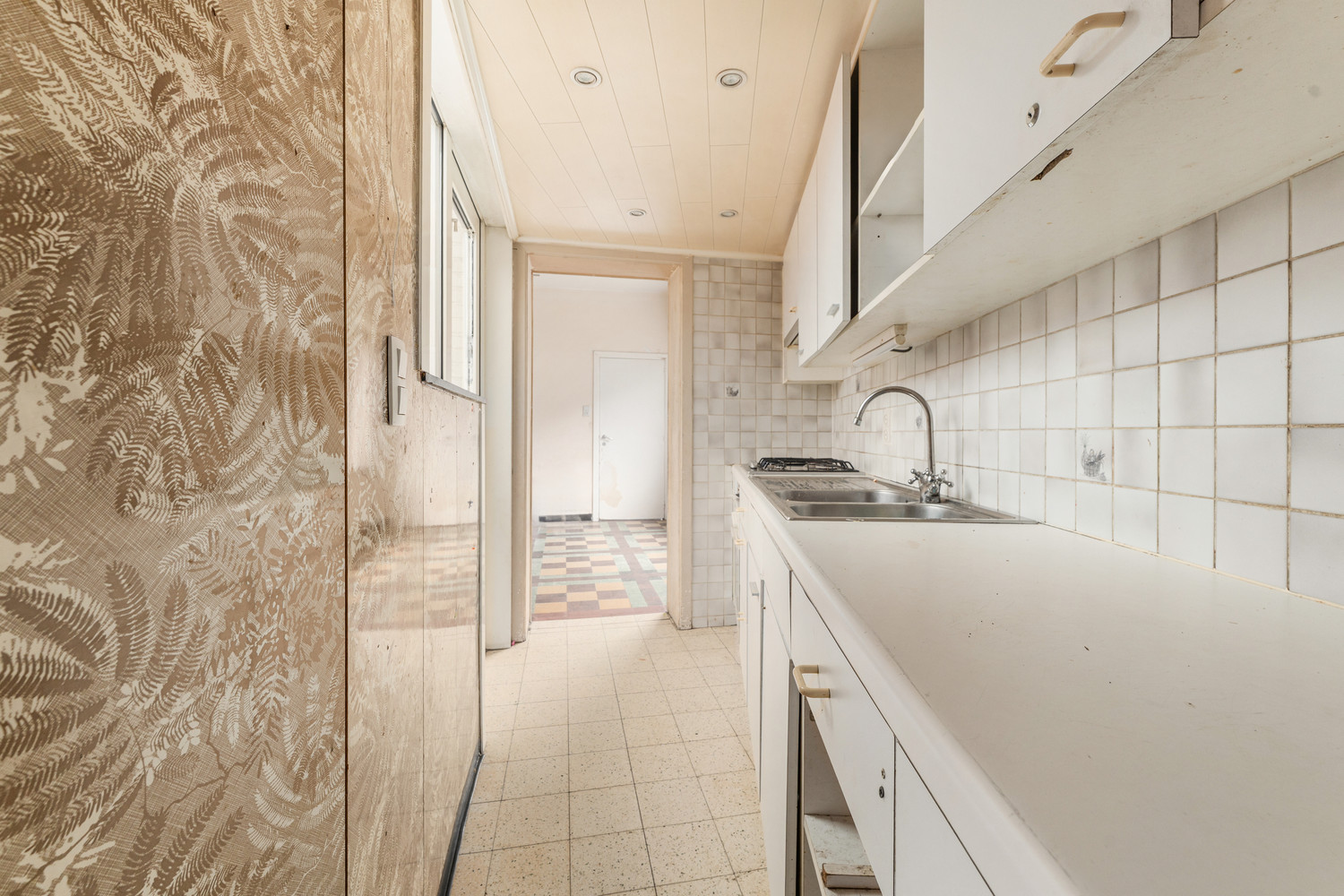 RUIME, TE MODERNISEREN HOB MET 3 à 4 SLPKS, TUIN EN 2 GARAGES! - foto 5