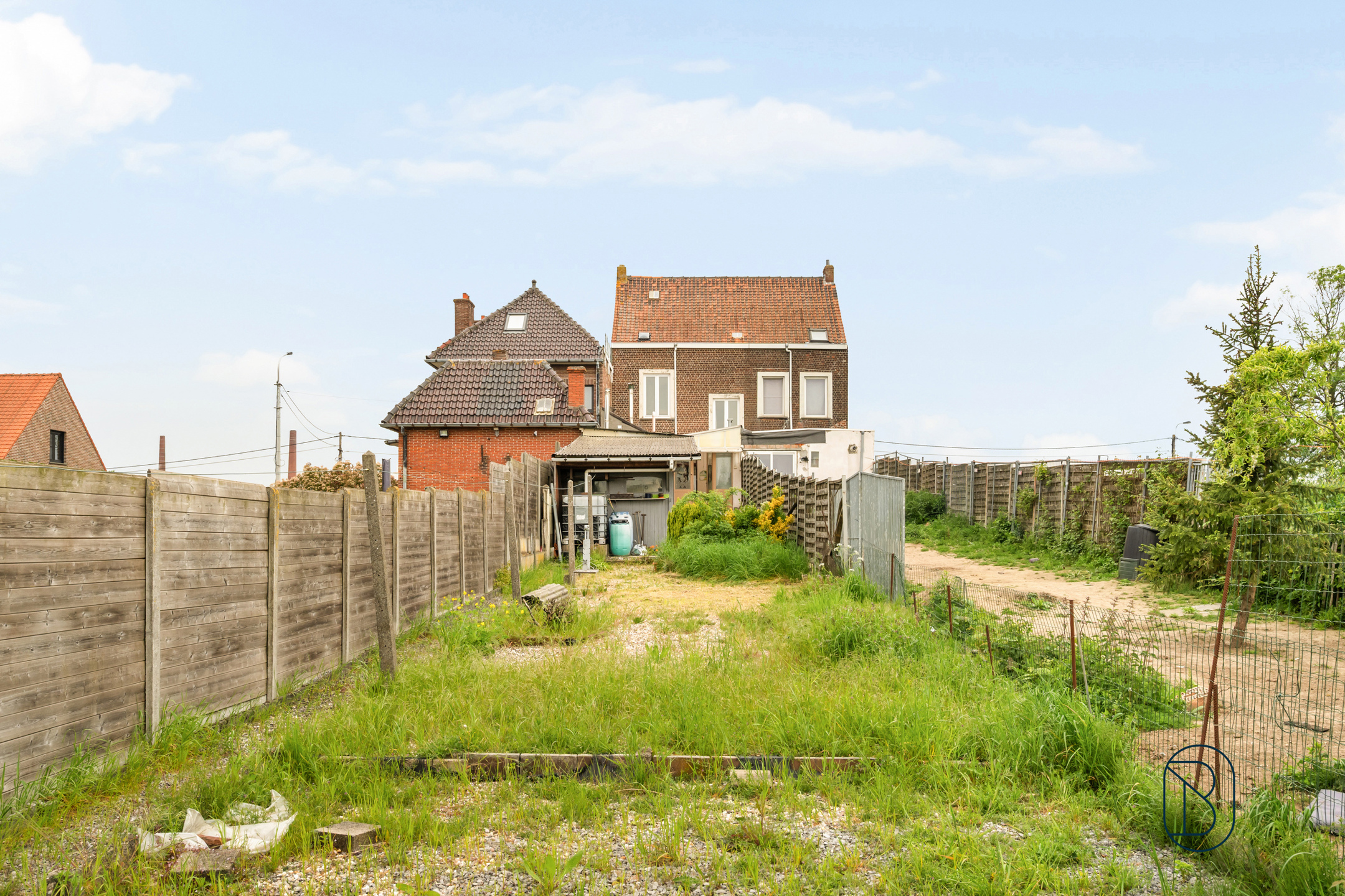 Te renoveren rijwoning met veel potentieel - foto 2