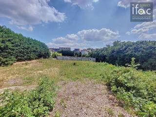 Exclusief gelegen, zuidgerichte bouwgrond voor een ééngezinswoning in open bebouwing, op een perceel van 23a 34ca. Deze uitzonderlijke locatie...