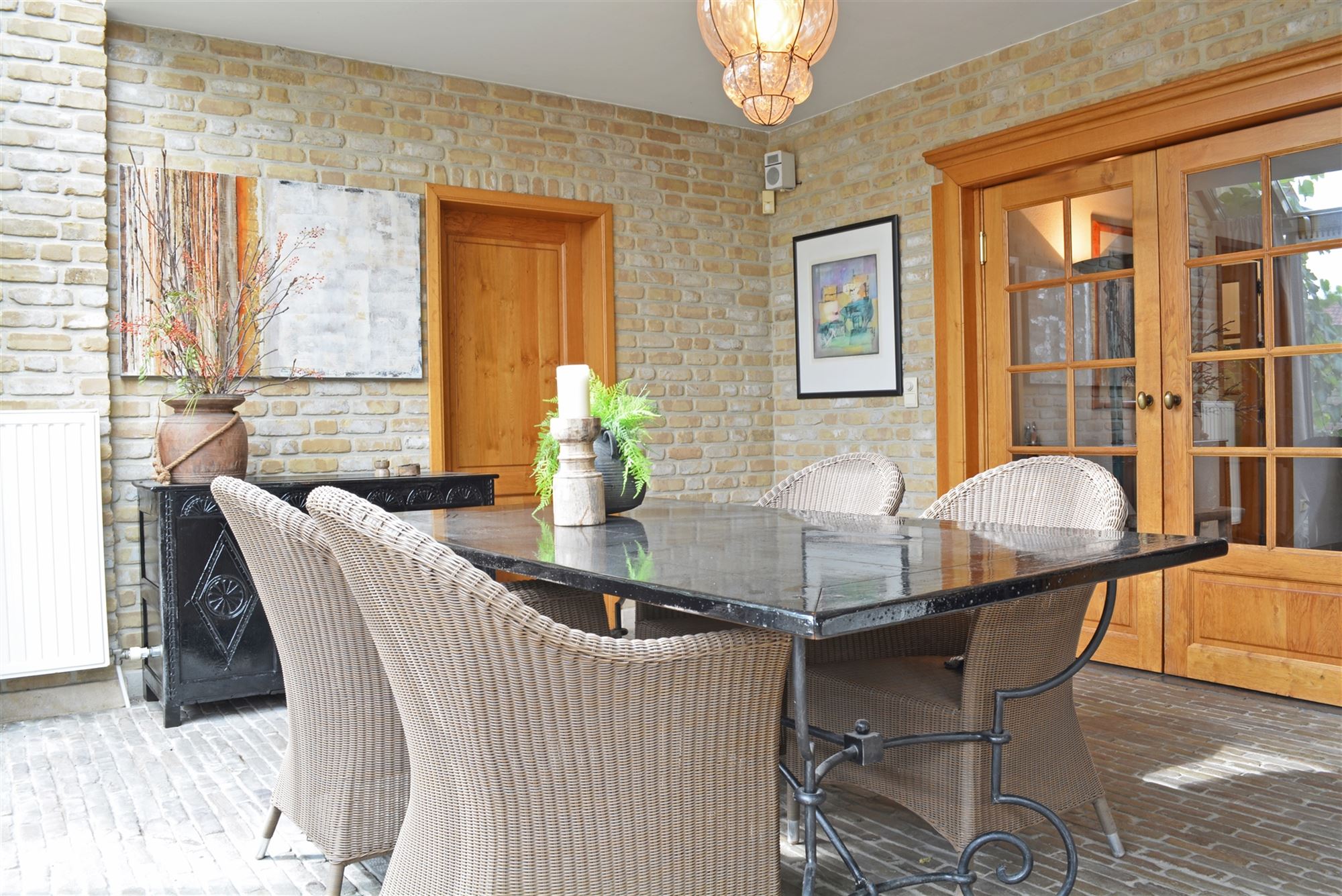 Spacious villa with pool in prime location near downtown - photo 5