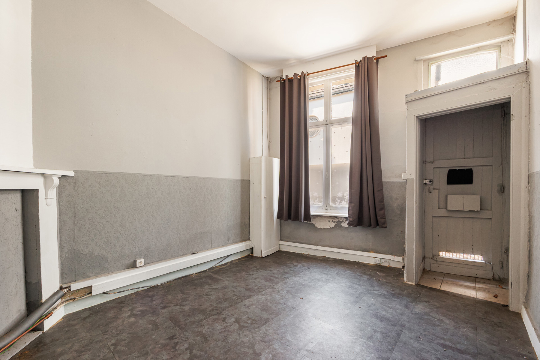 Te renoveren woning met ruime garage - foto 4