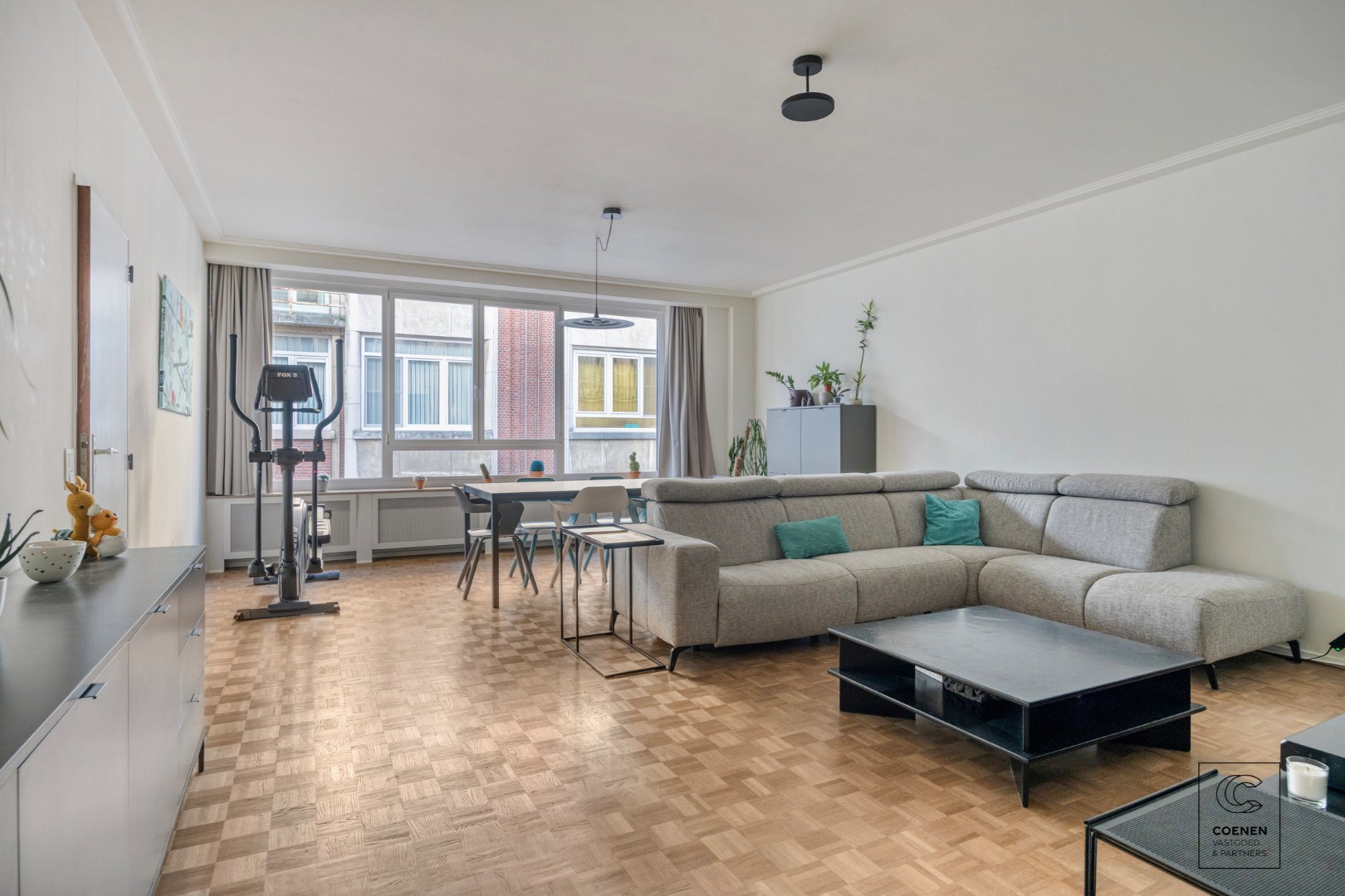 Ruim en verzorgd appartement van 121 m² op een centrale ligging te Antwerpen! - foto 1