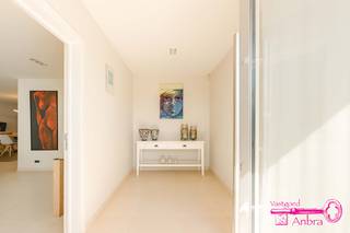 * Prachtige instapklare alleenstaande villa op de grens Ingelmunster/Meulebeke* Totaalrenovatie in 2010* Gelegen nabij het centrum van Meulebeke en...