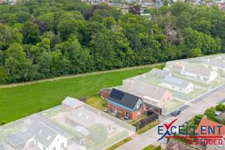 Ontdek deze ruime gezinswoning in een rustige woonwijk in Astene, vlak bij het groene domein De Ceder. Met een bewoonbare oppervlakte van 188 m²...