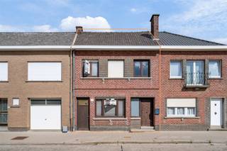 Deze charmante woning bevindt zich in de Merestraat 81 te Erpe-Mere, op korte afstand van de oprit E40 en het treinstation van Ede. Dankzij de...