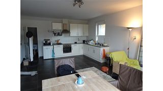 <p>Een appartement op de tweede verdieping bestaande uit een woonkamer met open keuken, 2 slaapkamers, badkamer met ligbad (douche in bad), wasplaats, terras, autostaanplaats, gezamenlijke fietsenberging.</p>