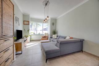 Zeer energiezuinige en werkelijk instapklare woning te Aalst. De woonst is vlot bereikbaar en bevindt zich in dichte nabijheid van...