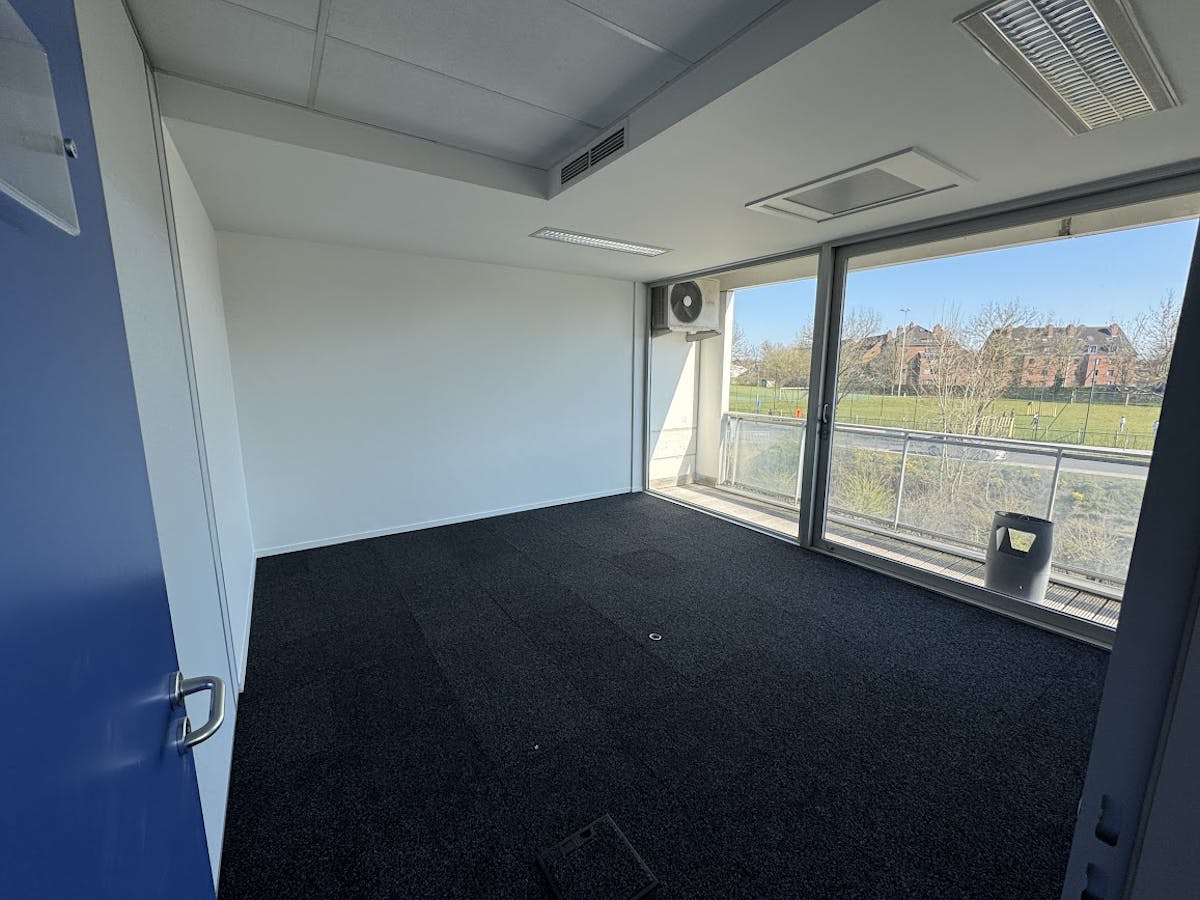 Modern en centraal gelegen kantoor in Brugge, aan de Dampoort - foto 2