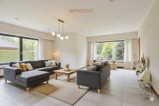 Wonen in ruimte en rust op een toplocatie in Westmalle!Deze te renoveren woning beschikt over 4 à 5 slaapkamers, 236 m² bewoonbare oppervlakte en een...