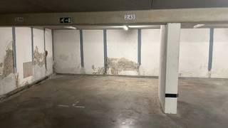 Gelegen in een ondergrondse parking aan het Falconplein nr 28  parkingplaats op -2  prijs 30.000 € 
