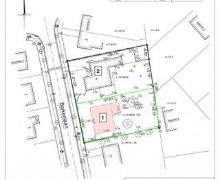 <p><span>Villagrond in groene 'SINT LUCAS 'wijk in Ekeren DONK op 700 m² </span></p><p><span> </span></p><p><span>Een breed perceel (19 x 37 m) in een rustige, groene wijk bij Sint Michiels college. Op wandelafstand van scholen, winkels, park en openbaar vervoer, met een vlotte verbinding naar de E19, Ring en Havenweg.</span></p><p><span> </span></p><p><span>Bouwvoorschriften:</span></p><p><span>Bouwzone max 13m breed x 10m diep</span></p><p><span>1 of 2 bouwlagen onder hellend dak</span></p><p><span>Kelder toegelaten</span></p><p><span>Inpandige garage</span></p><p><span>Geen constructies in de zijtuinstrook</span></p><p><span> </span></p><p><span>Interesse? Contacteer ons op 03 646 66 55 of info@sinjoor.be</span></p>