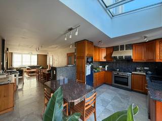 Op een toplocatie nabij de Visserij bevindt zich deze uitzonderlijk ruime en degelijk gebouwde woning met een groot bijgebouw.Ideaal voor wie wonen...