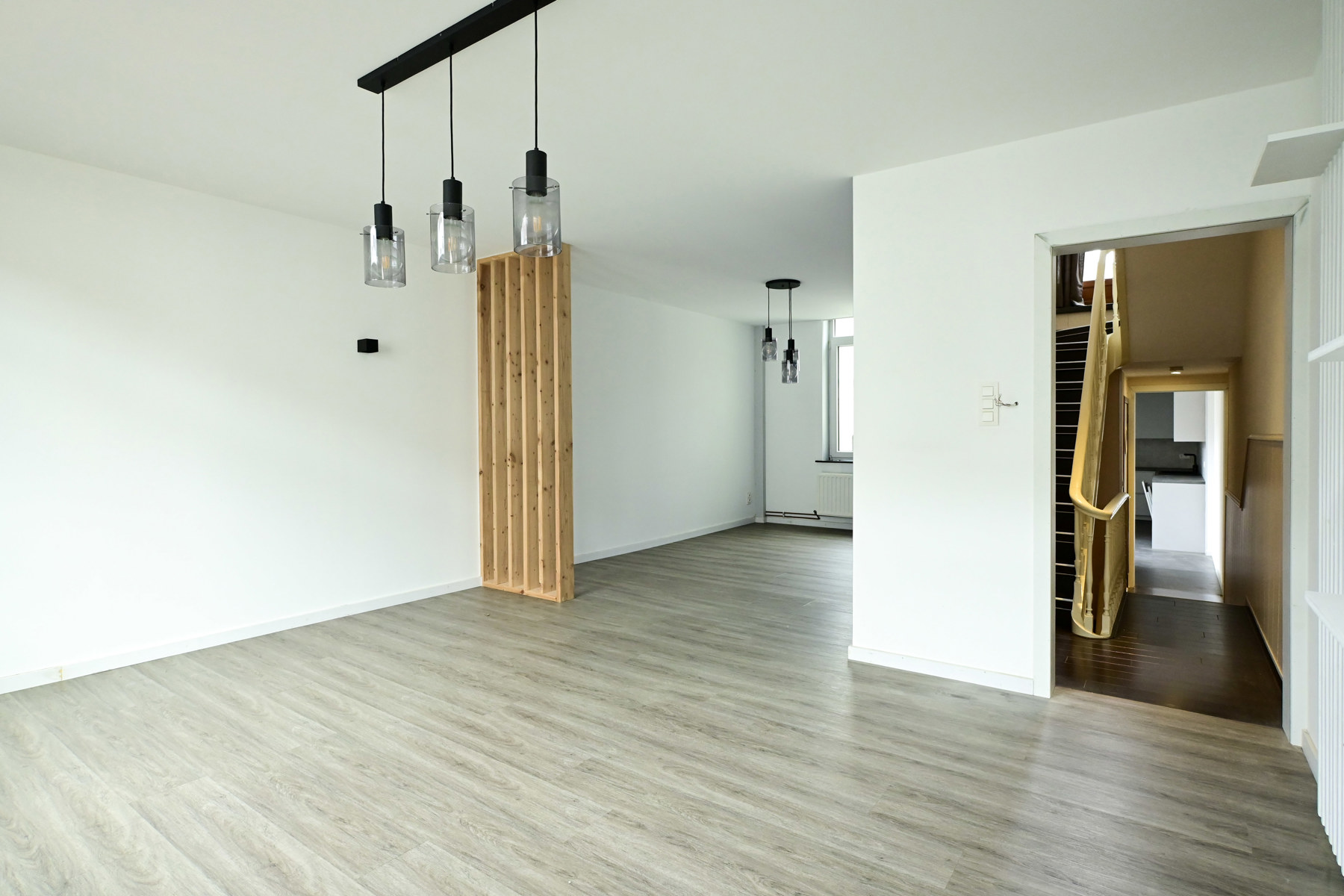 Ruime gezinswoning met twee zonneterrassen in Oostende. - foto 2