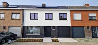 Welkom in deze gerenoveerde instapklare woning, gelegen in een rustige en kindvriendelijke woonwijk in Zwevegem. Meiweg 113 biedt u alle...