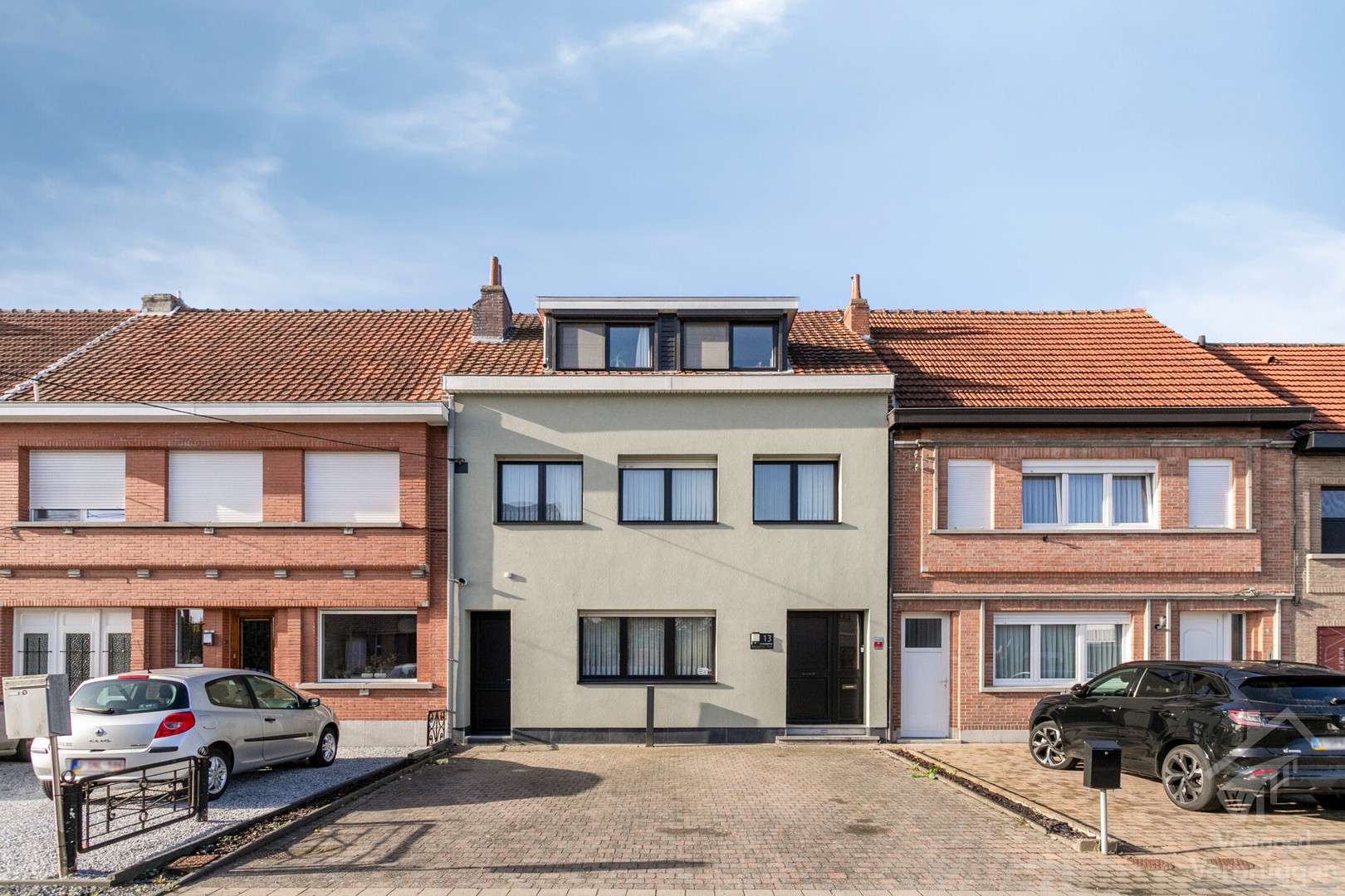 Ruime woning met 5 slaapkamers en 2 parkeerplaatsen - foto 1