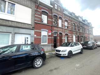 Menen - Rijwoning te koop op rustige ligging nabij centrum Menen.Indeling:Gelijkvloers: bureauruimte, leefruimte, keuken, toilet, badkamer, tuin1ste...