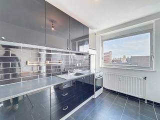 Morgan's Real Estate presents this beautiful 3-bedroom apartment located opposite the Strombeek-Bever cultural center and close to all amenities (public transportation, schools, shops, etc.).<br />The apartment comprises a large entrance hall, a beautiful 27m² living/dining room with a 10m² open-plan kitchen.<br />A hallway leads to the 3 bedrooms and the bathroom.<br />EPB B<br />Infos and visits : 02/4302486