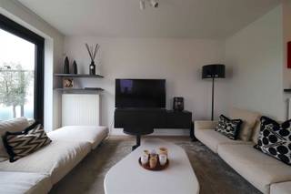 Hedendaags wonen op toplocatie te Antwerpen? Ontdek dit moderne appartement met 2 slaapkamers, groot terras en een schitterende lichtinval.Het...