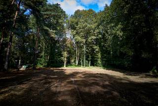 Op de mooiste dreef van Schilde gelegen exceptioneel bouwkavel met ideale configuratie en uitloop in natuurgebied en waterloop.Breedte aan de dreef...