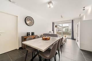 Zeer mooi onderhouden, lichtrijk appartement gelegen in het centrum van Vichte. Het appartement bevindt zich in een recent gebouw en geniet van...