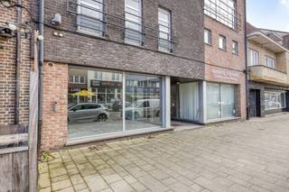 Cet établissement commercial est situé au 127/1 de la Vennestraat à Genk, l'une des rues commerçantes les plus animées et les plus connues de...