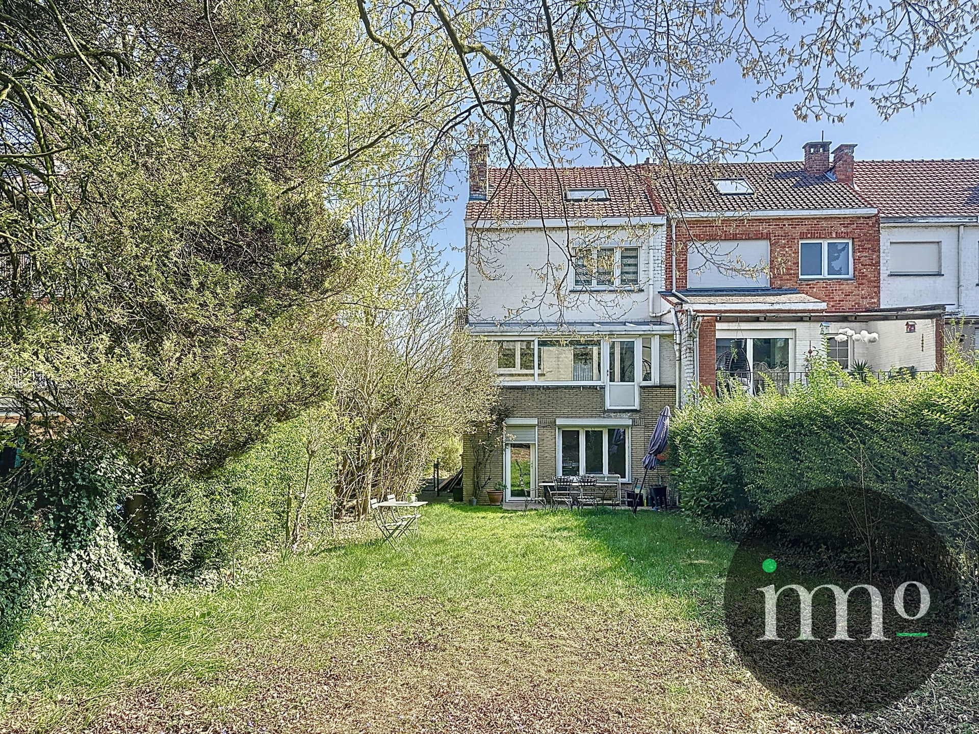 RUIME DRIEGEVELWONING MET 5 SLAAPKAMERS EN TUIN - foto 2