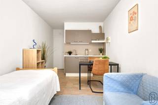 Jolie studio bien situé, prêt à emménager (salon agréable avec cuisine ouverte, salle de bain et toilettes) !Propriété bien située avec rendement...