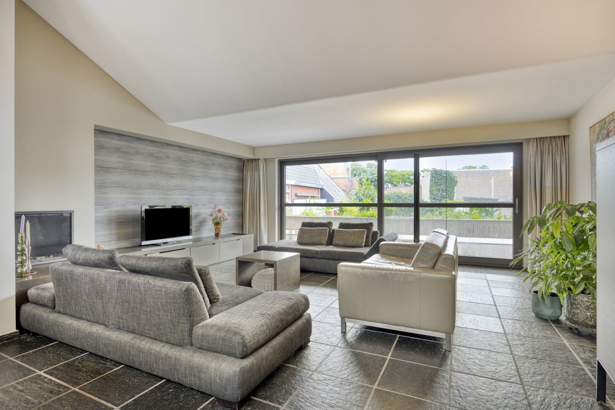 Stijlvolle stadswoning met handelspand te koop in hartje Maaseik - foto 3