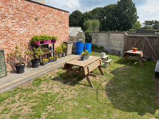 Bent u op zoek naar een perfect gelegen handelspand met woonst, klaar om uw horecadroom te realiseren? Deze volledig ingerichte frituur met...