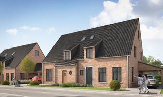 Deze nieuwbouwwoningen bevinden zich in de Kasteelstraat in Hooglede (ter hoogte van Kasteelstraat 48). De straat heeft een charmante, landelijke sfeer en ligt dichtbij de stad Roeselare. Hooglede zelf is een rustige gemeente met een mix van woningen en natuur, ideaal voor wie houdt van een rustige omgeving met goede verbindingen naar omliggende steden.
Elke woning is ontworpen met aandacht voor ruimte, licht en energie-efficiëntie. Dankzij de doordachte indeling geniet je van een ruime inkomhal, een lichtrijke leefruimte, een praktische berging, een open keuken die je volledig naar eigen smaak mag afwerken, een functionele badkamer, een apart toilet op de bovenverdieping en een handige carport. De keuzevrijheid in afwerking laat je toe om van deze woning echt jouw thuis te maken.
Met een E-peil van slechts E10, warmtepomp, vloerverwarming én zonnepanelen is deze woning futureproof én bijzonder energiezuinig. Een slimme investering in comfortabel wonen én lage energiekosten.