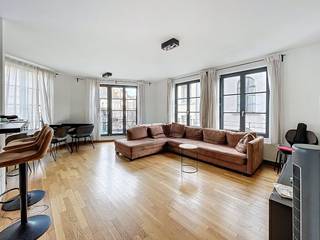 Brussel - Bemeubeld 2 slaapkamer appartement te huur met zeer ruime dressing en veel lichtinval. Alle voorzieningen zijn in de buurt terug te...