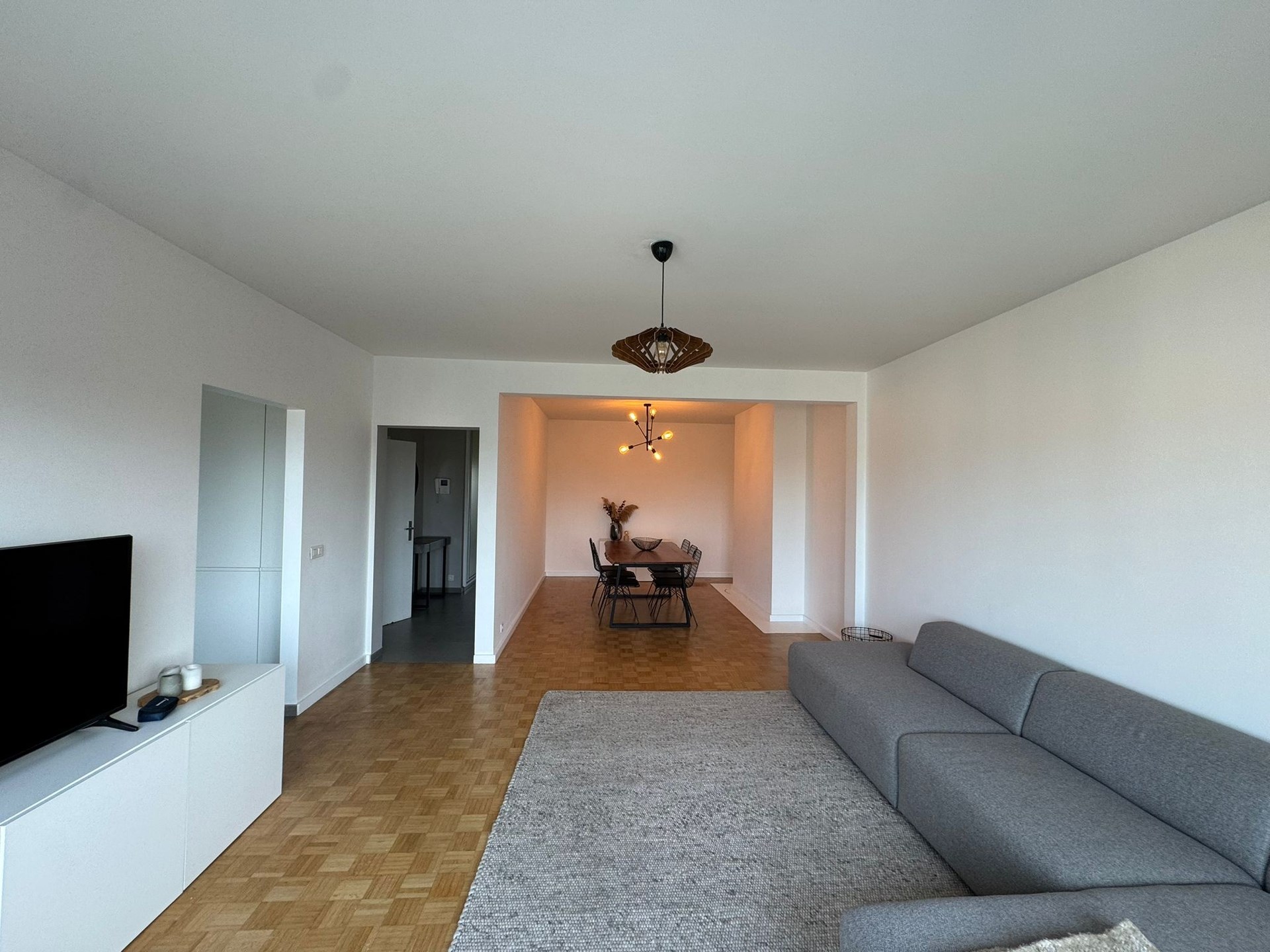 Bemeubeld appartement met 2 slaapkamers en garage - foto 3