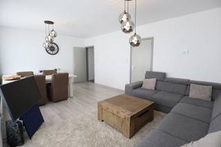 Midden in het centrum van Essen en op loopafstand van het NMBS-station, zeer gunstig gelegen verrassend royale, vrijstaande woning met grote tuin.4...