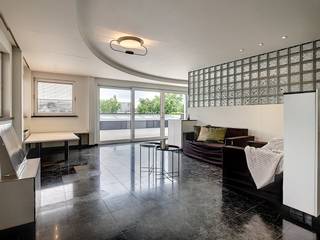 Dit luxueus appartement werd recent volledig opgefrist en is voorzien van 4 slaapkamers. De totale bewoonbare oppervlakte is maar liefst...